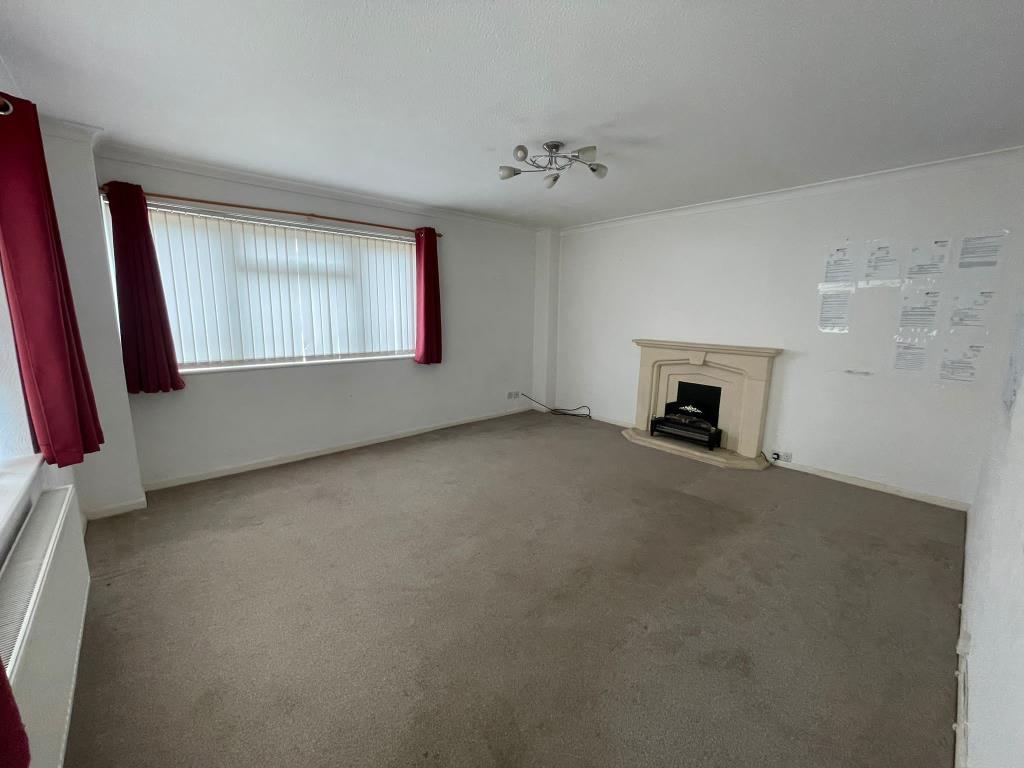 Lot: 113 - END-TERRACE HOUSE WITH PLANNING FOR ADDITIONAL PROPERTY - 